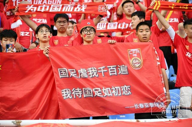中欧体育官网入口-关于姚明现身球场观战比赛，为中国队加油助威的信息
