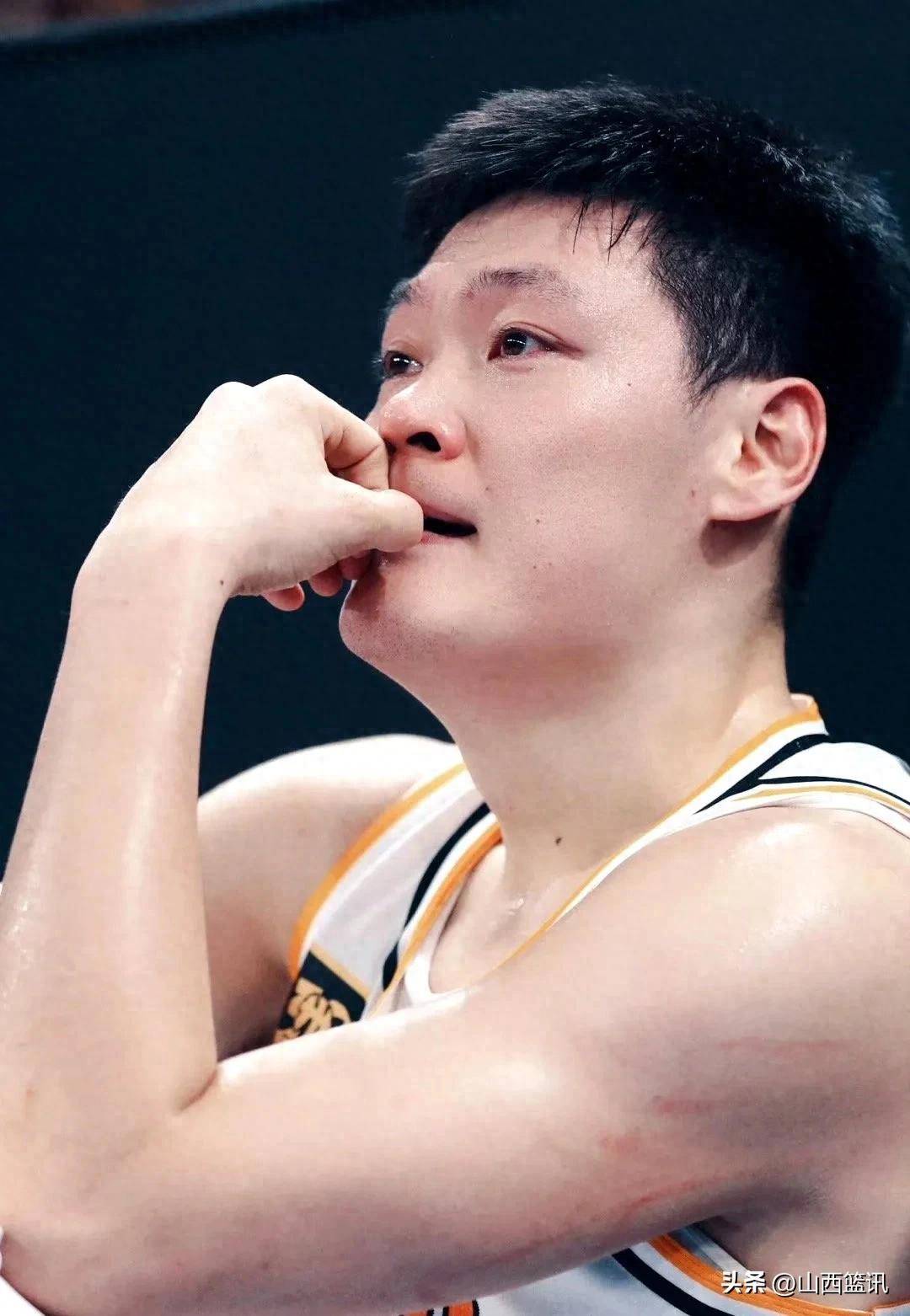 中国三人男篮不敌卫冕冠军张宁6分4篮板