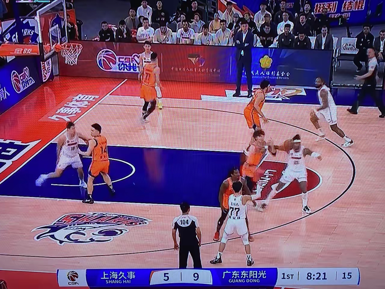 中欧体育-FIBA分享三篮世界杯瞬间：梦碎主场，他的泪水中夹杂着复杂情绪