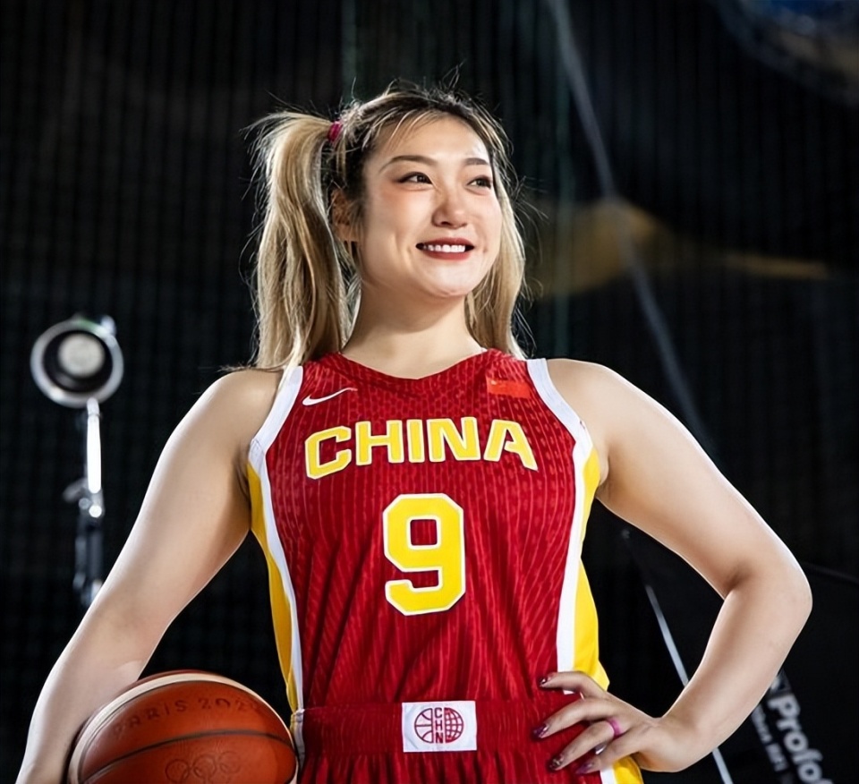 关于杨毅谈李梦无缘亚洲杯骂宫指导的人对李梦状态和宫指导一无所知的信息
