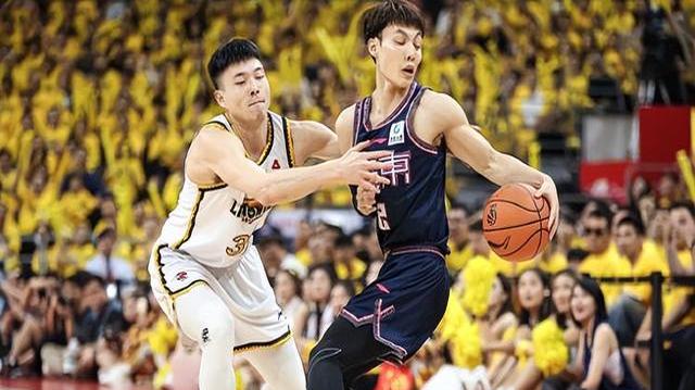 广东男篮挑战新疆队，实力对决